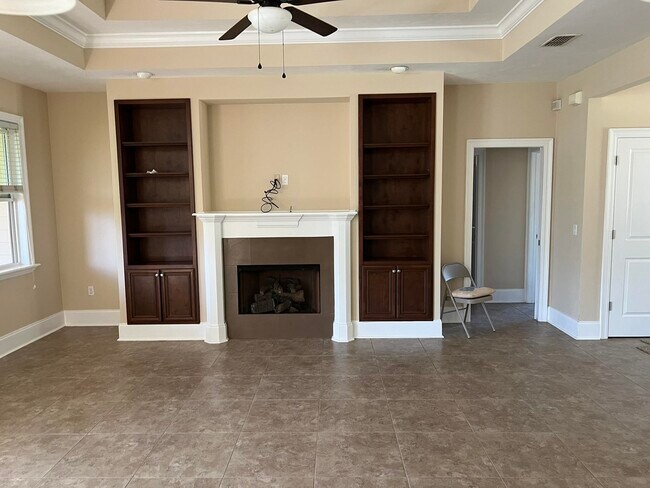 Building Photo - 2011 Hickory Tree Ln