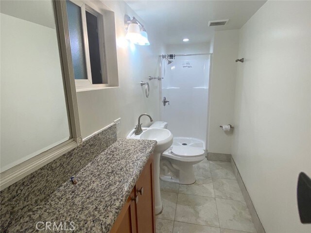 Foto del edificio - 2290 N San Antonio Ave