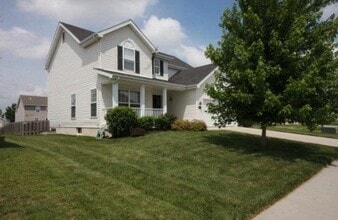 Building Photo - 2425 Larchmont Dr