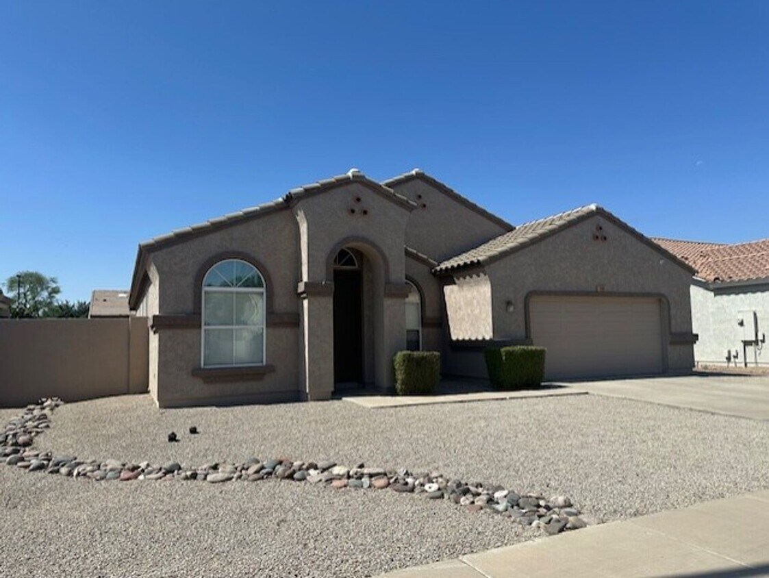 Foto principal - SINGLE LEVEL 4 BEDROOM HOME IN THE HEART O...