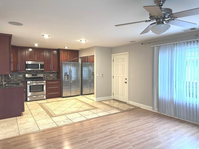 Building Photo - 1581 Quaker Ln