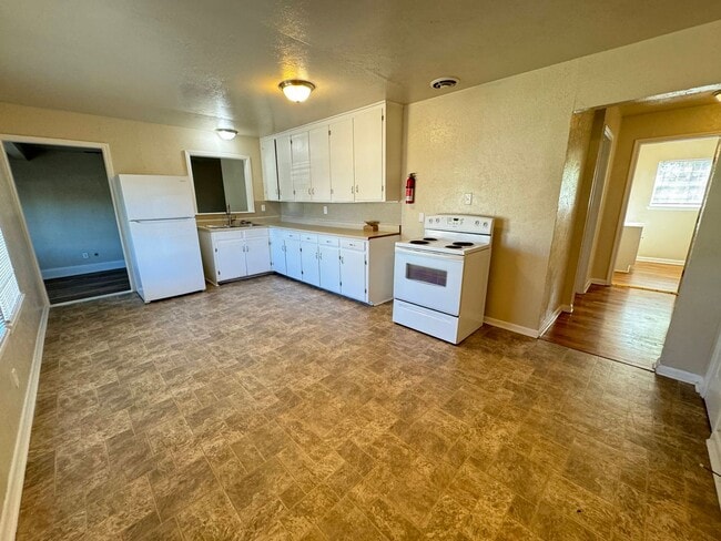 Building Photo - 1808 N Gray St