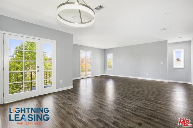 Building Photo - 1054 Meadowbrook Ave