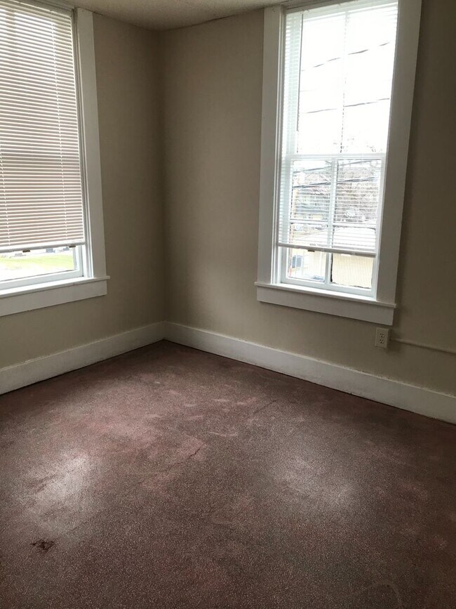 Foto del edificio - Upstairs 1 Bedroom 1 Bath Apartment