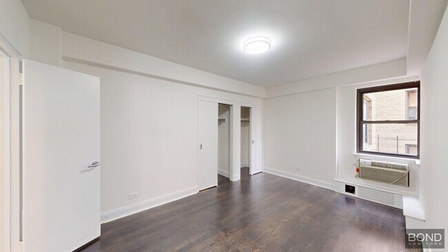 Building Photo - 219 E 69th St