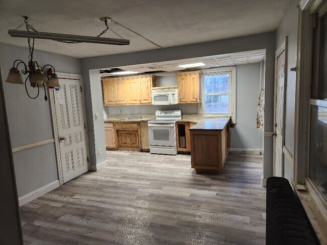 kitchen - 323 Walnut St