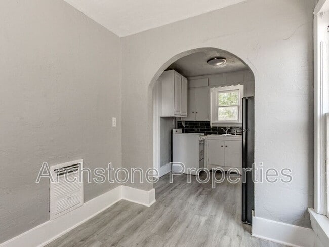 Foto del edificio - 4407 N Military Ave