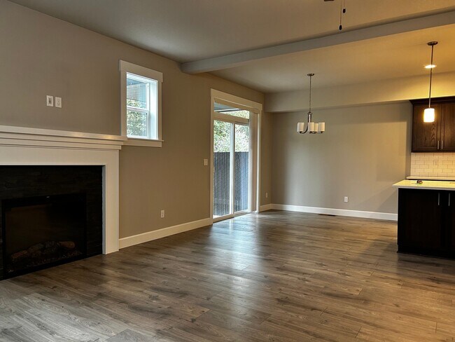 Foto del edificio - 1054 NE Regan Hill Loop