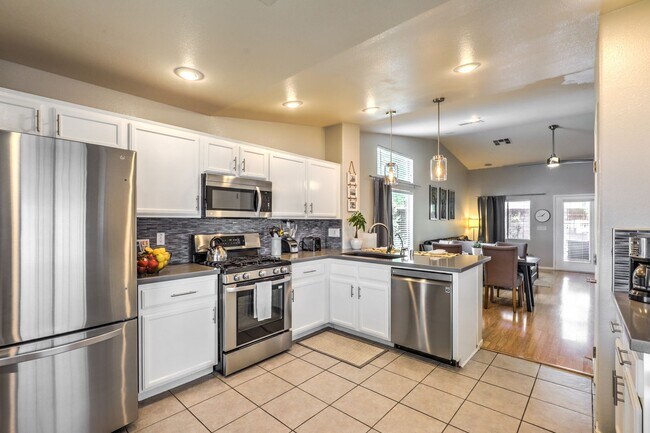 Foto del edificio - Charming 3-Bed, 2-Bath Home with Modern Upgrades!