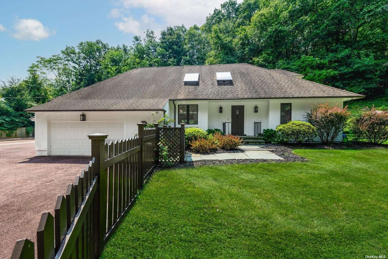 Primary Photo - 242 Cleft Rd