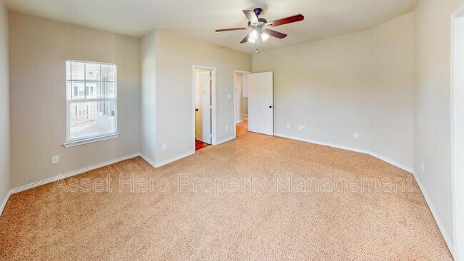 Building Photo - 1100 Oney Hervey Dr