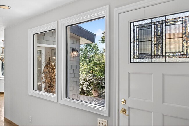 Foto del edificio - Rare 2,959 SQFT Lakewood Sanctuary | Lake Views & Private Balconies!