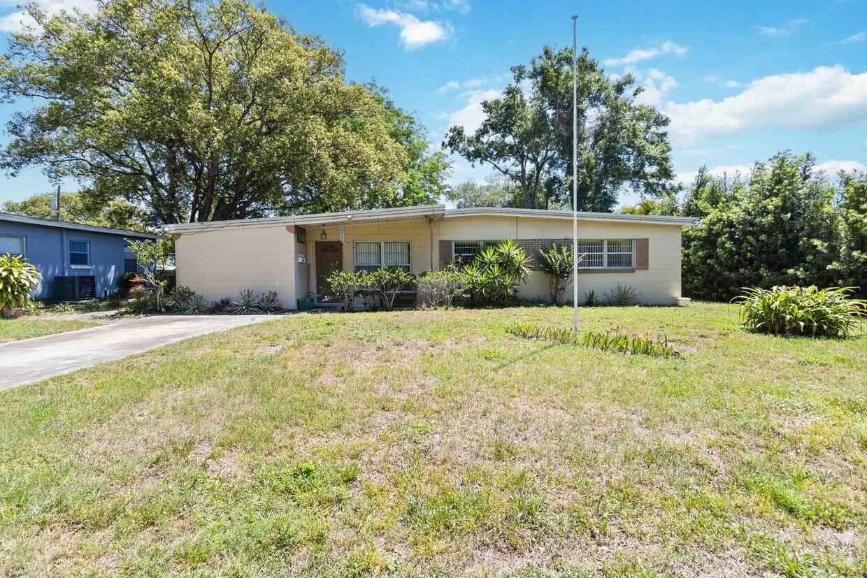 Foto principal - Prime Orlando Location – Updated 3/1.5 Home with Bonus Room