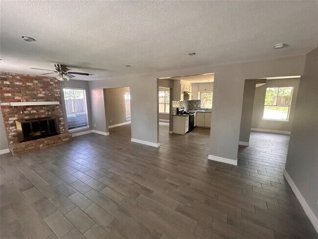 Building Photo - 2110 Hilton Head Dr