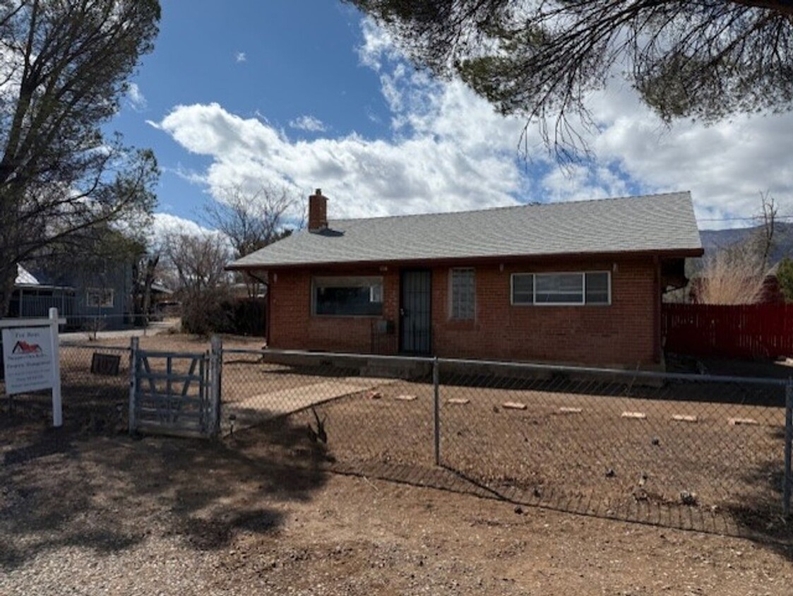 Foto principal - 1 bedroom Home in Cottonwood on Airport Rd...