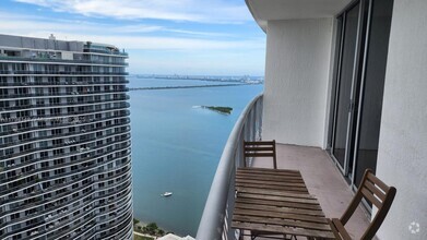 Building Photo - 1750 N Bayshore Dr