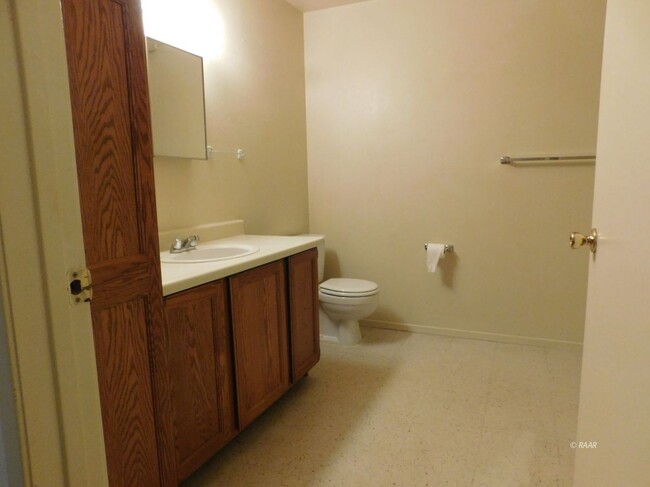Bathroom - 435 Rick Ct