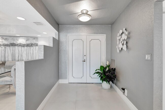 Building Photo - 4740 S Ocean Blvd