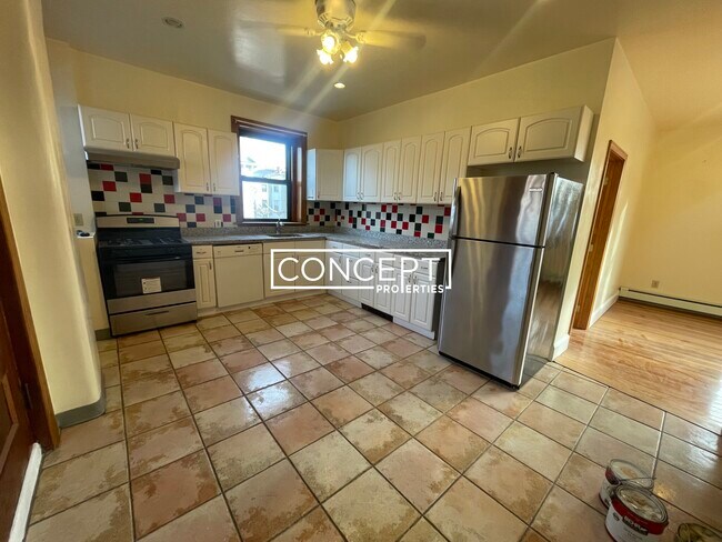 Building Photo - 369 Centre St