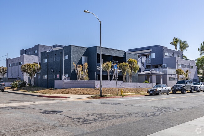 900-938 Calla Ave - The Courtyard Apartments