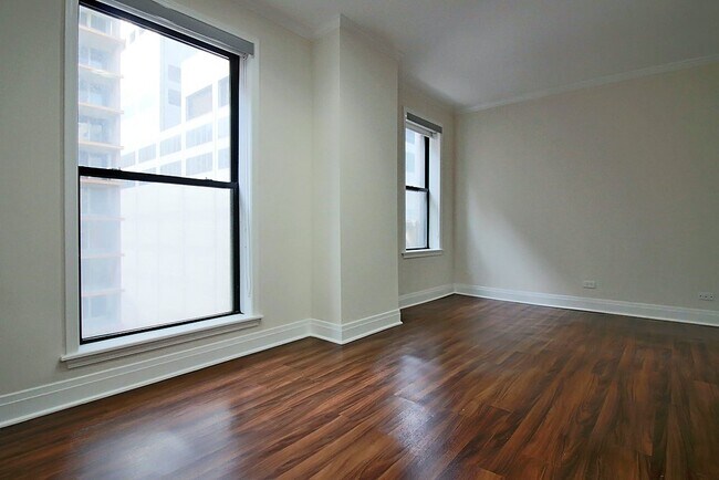 Foto del edificio - 208 E Chestnut St