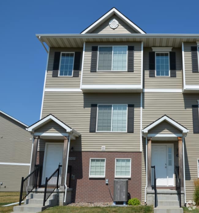 Building Photo - 4503 NE McDougal Ln