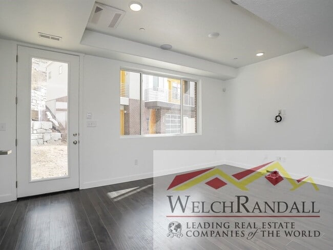 Foto del edificio - Live in Comfort & Style – 2BR, 2BA Townhom...