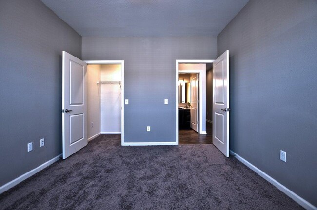 Building Photo - 1401 Park 33 Blvd