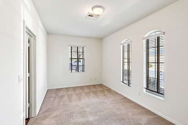 Foto del edificio - Lovely Northwest Gated Community Home