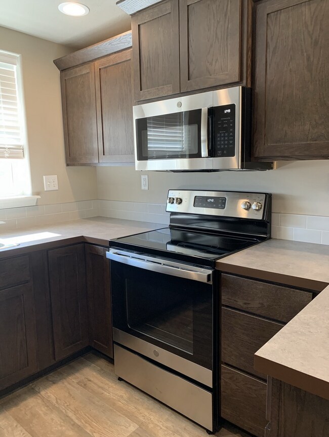Foto del edificio - 3 bed, 2 bath Rambler, near Park Orchard. Fully fenced.