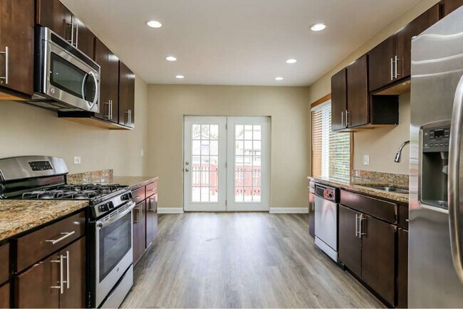 Foto del edificio - 6209 N Maplewood Ave