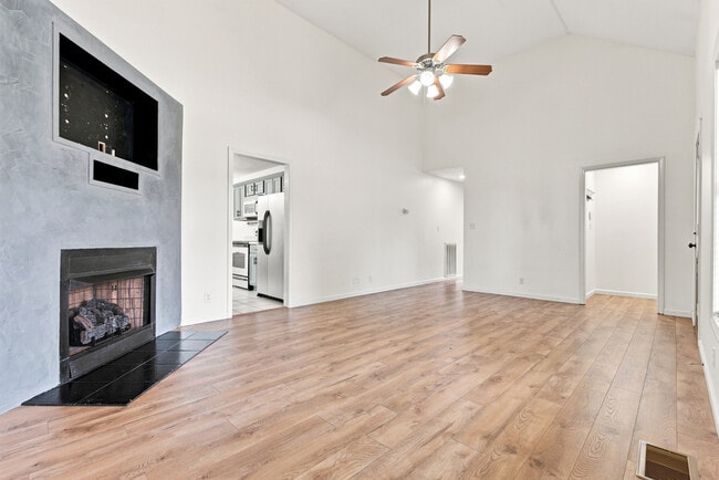 Building Photo - 1524 Cedar Springs Cir