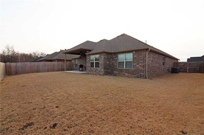 Building Photo - 2305 SW Elington St