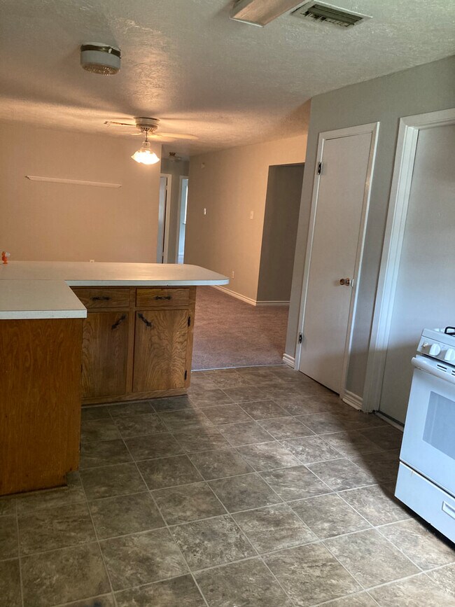 Building Photo - 9590 Gardner St