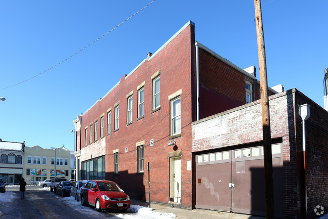 Building Photo - 900 W. Broad St.