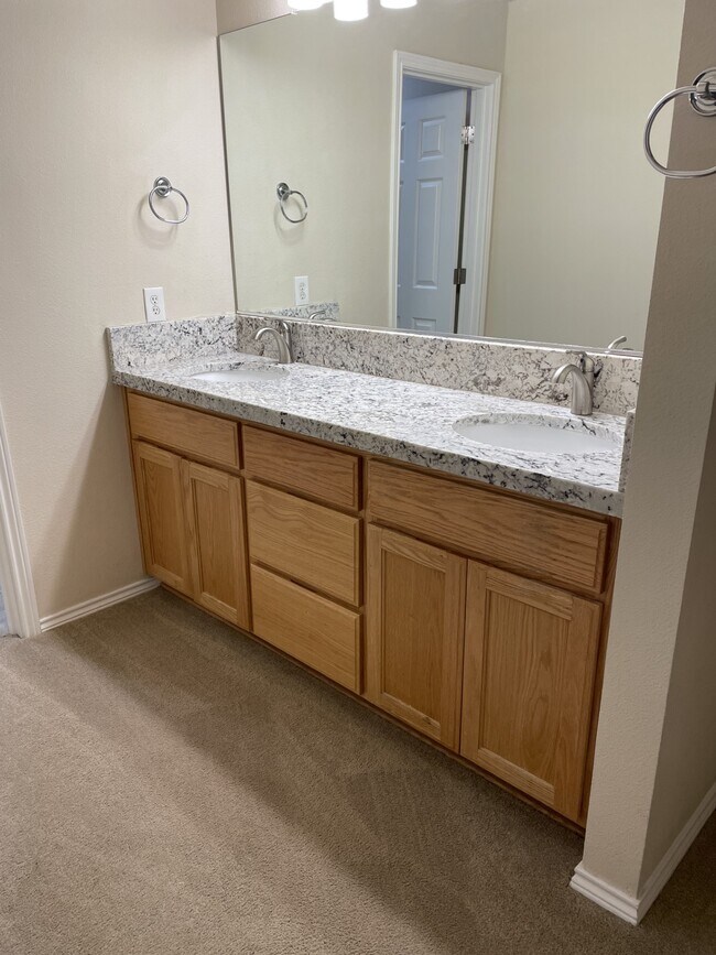 master double sinks with granite - 12855 SW Cypress Ln