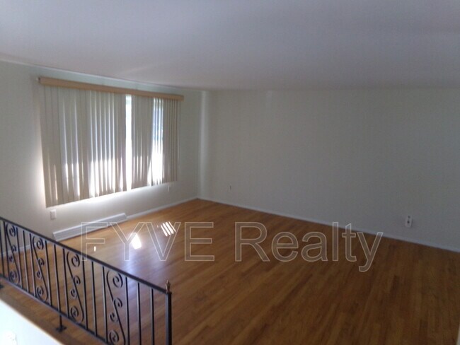 Building Photo - 161 Colonial Village Dr