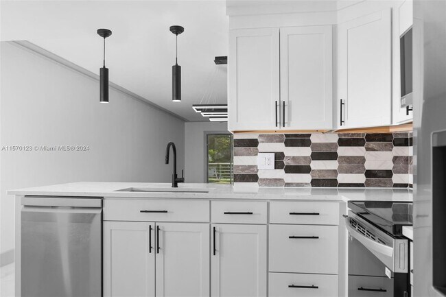 Foto del edificio - 3201 Portofino Point Apt #D2, Coconut Cree...