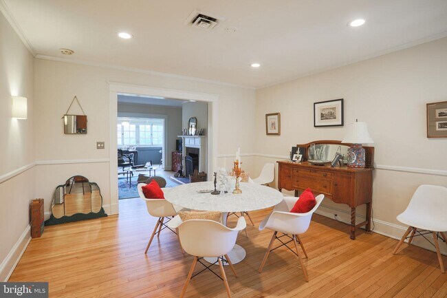 Building Photo - 4300 Roland Ave