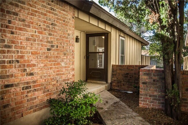 Foto del edificio - 1423 W Braker Ln