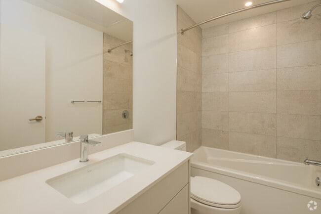 1 chambre, 1 salle de bain - 380 pi2 - Salle de bain - Raven Apartments