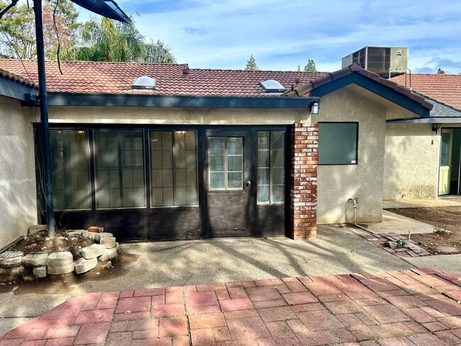 Building Photo - Single Family Home