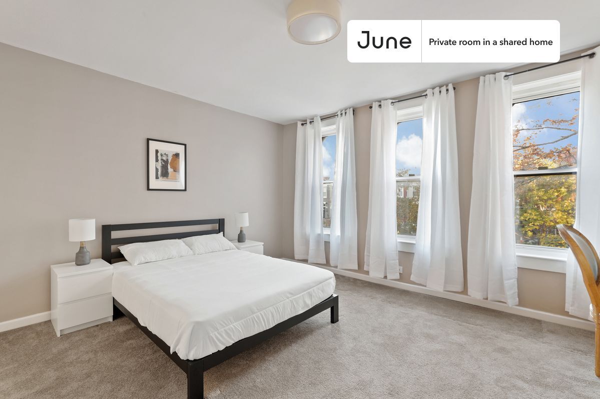 Primary Photo - Private bedroom in 4 bed/2.5 bath Home