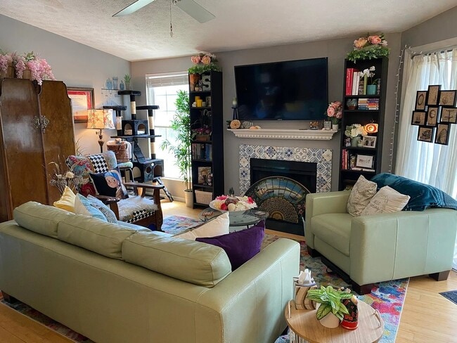 Living room has a working glass fireplace, vaulted ceilings - 1483 Keys Crossing Dr NE