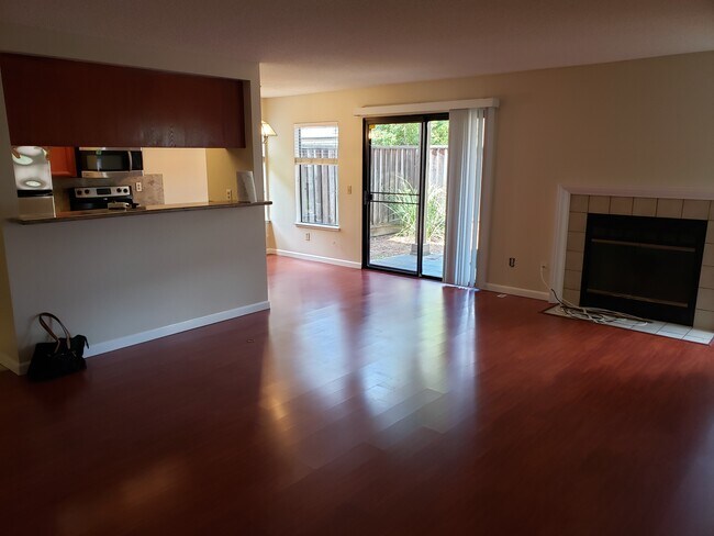 Building Photo - 38735 Huntington Cir