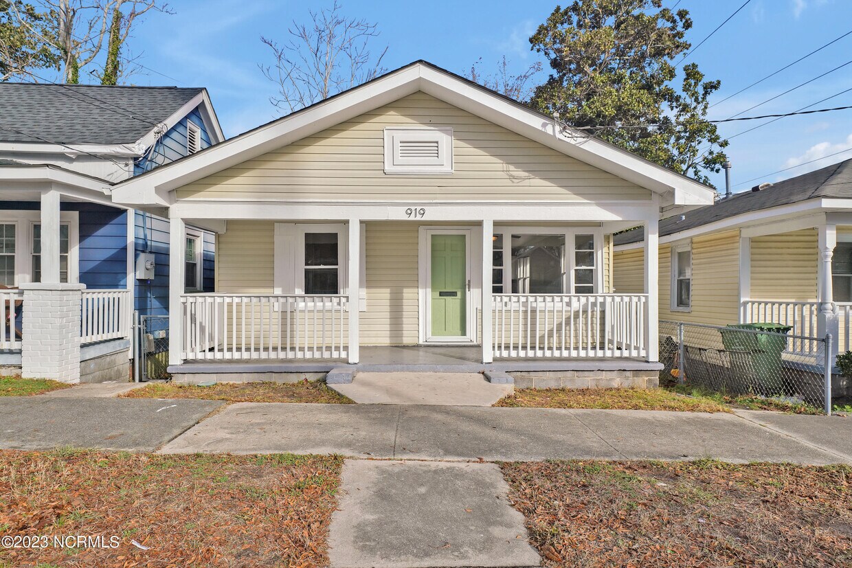 Primary Photo - 919 Dock St