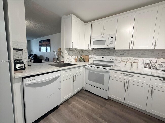 Building Photo - 1800 SW 81st Ave