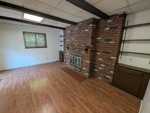 Building Photo - 6635 Kenwood Dr