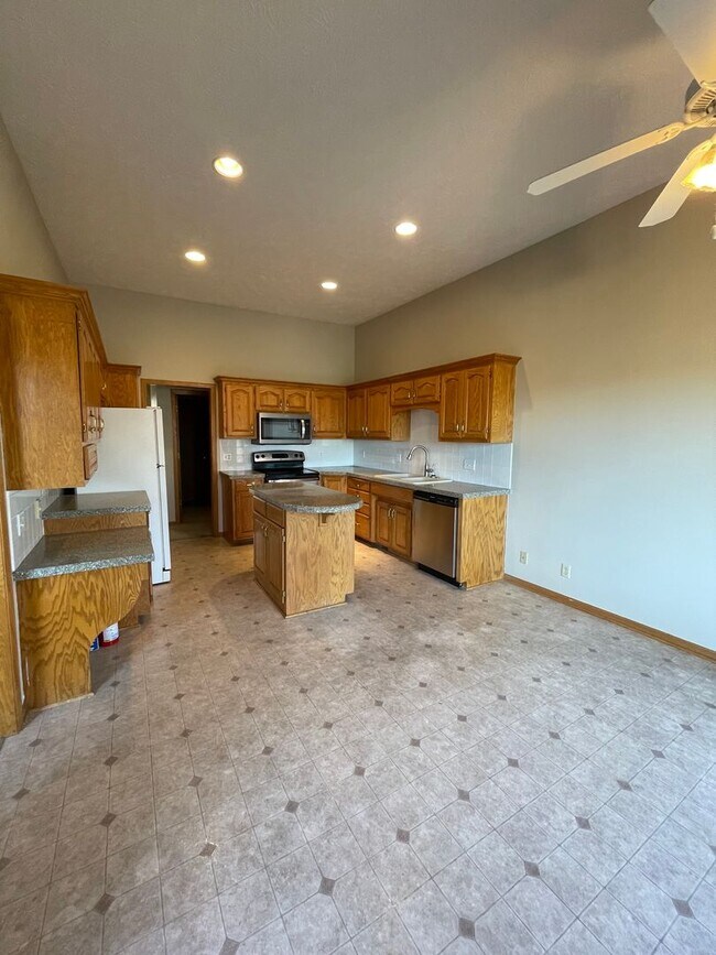 Foto del edificio - 17116 I St