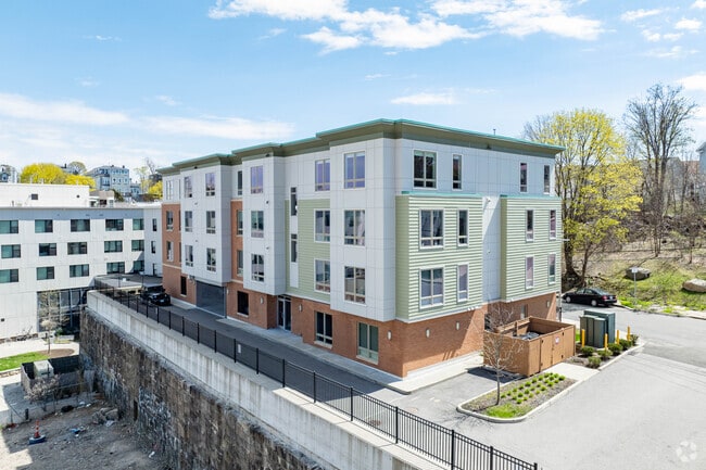 15 Guild Street is located in the Washington Park submarket of Boston. - Bartlett Station Condos